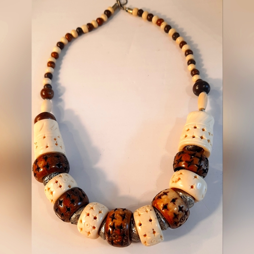 Brown Vintage  Bone Crafted Bided Neclase